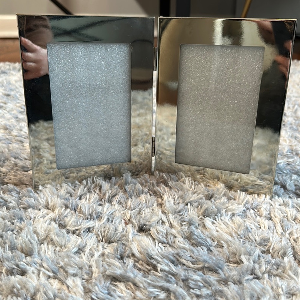 Set of two silver standing picture frame - Picture 1 of 5